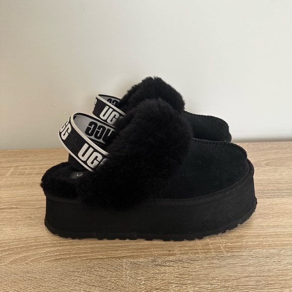Ugg Funkette Platform Slippers, Black Size 8, Used GREAT condition! - Picture 1 of 6